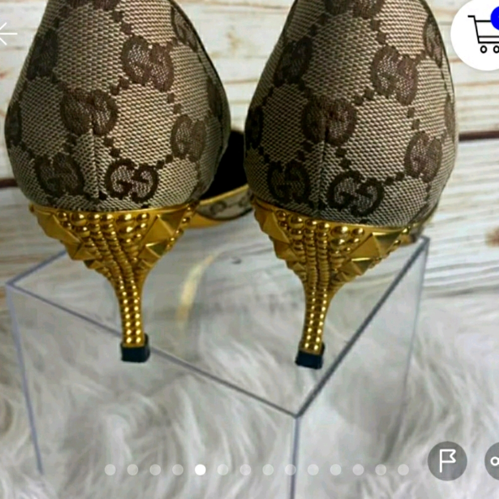 Gucci Gold D'orsay shoes. Size 9B.